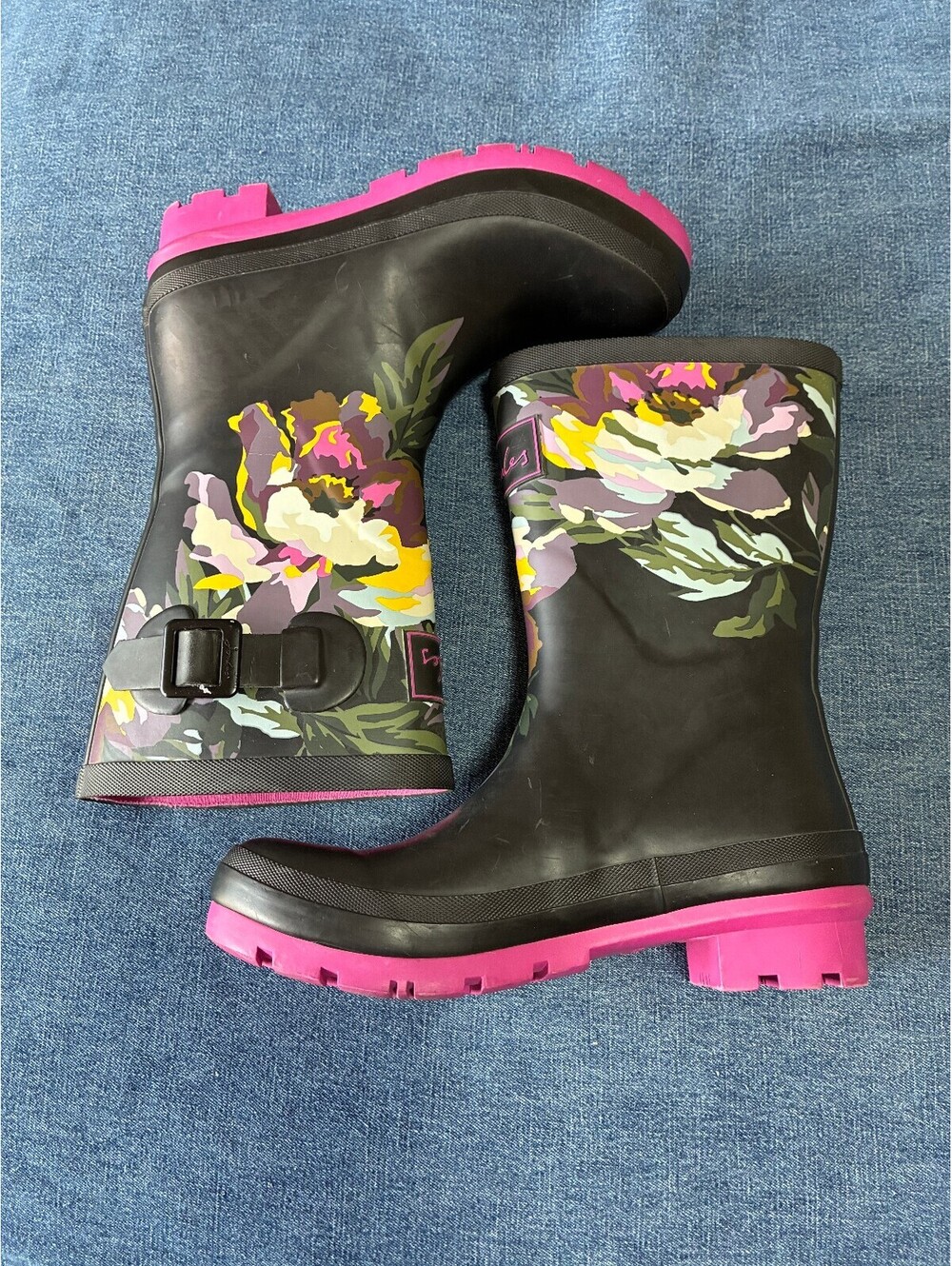 Joules Women's boots size 5 black pink floral lug sole outdoorsy preppy